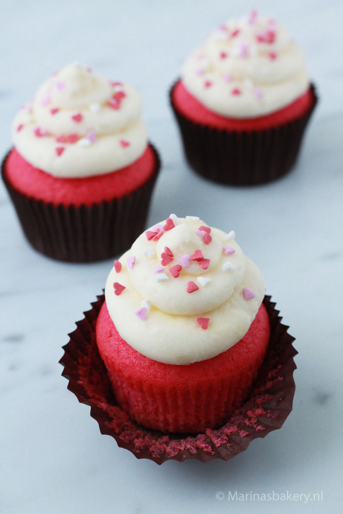 Pink-cupcakes-with-cream-cheese-frosting
