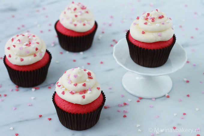 Pink-cupcakes-with-cream-cheese-frosting