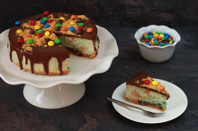 M&M's-Cookies-Cheesecake + review cheesecake
